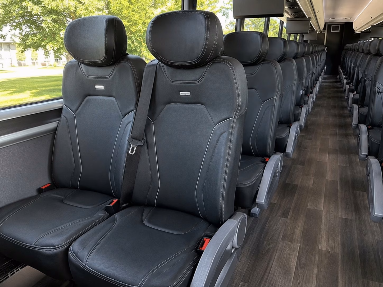 mountain view charter bus hero 2